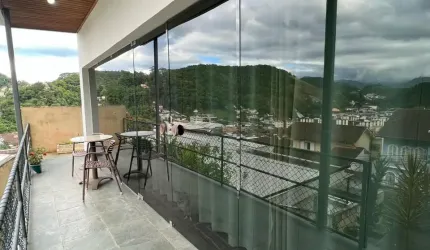Linda casa à venda no Valparaíso, Petrópolis!