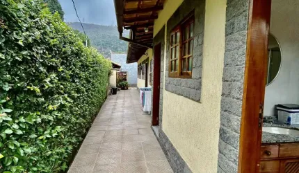 Casa á venda em Nogueira!