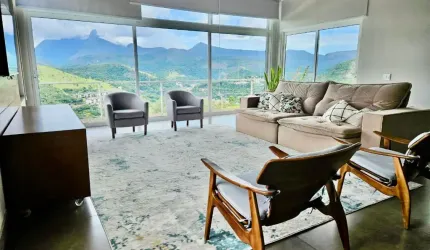 Belíssima casa de condomínio à venda em Nogueira!