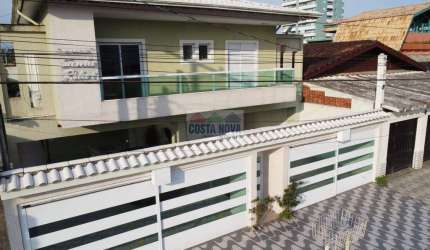 Casa de condomínio com quintal e churrasqueira
