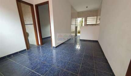 Casa em condomínio térrea, 1 quarto, 1 banheiro, 1 vaga de garagem no bairro Aviação.