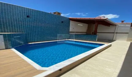 Casa de Alto Padrão à 200m da praia,170m², 3 quartos, 2 suítes, 4 vagas, piscina e churrasqueira