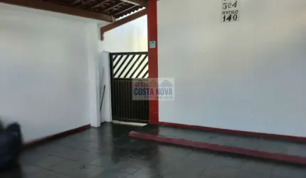 Casa Sobreposta com 132m², com 5 quartos, churrasqueira em Condomínio Fechada