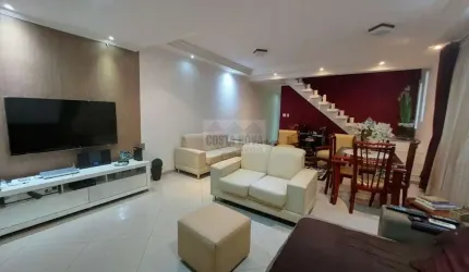 Casa à Venda no Campo Grande, 2 dormitórios, piscina aquecida, churrasqueira, vaga para 4 carros.