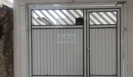 Casa Assobradada de 140m² com 3 Suítes, Vaga de Garagem privativa na Ponta da Praia