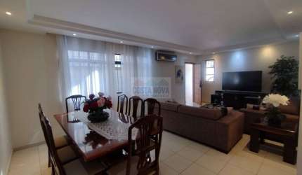 Vende-se Casa com 205m² com 03 suítes, edícula , piscina, no bairro Marapé, Santos.