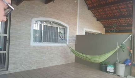 Casa de 90m² com 2 quartos, 1 suíte com planta á venda no bairro Vila Tupi em  Praia Grande - SP.