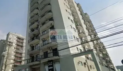 Apartamento com 76 m², sala com varanda, cozinha americana com armários, área de serviço, banheiro