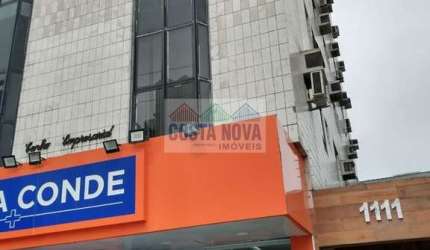 Conjunto comercial com 41m², em omita localização com 2 salas e 2 banheiros , prédio conta com 2 ele