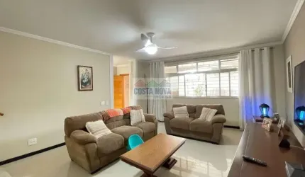 Sobrado à venda com 156m², 3 quartos sendo 2 suítes, 4 banheiros, sala para 2 ambientes e garagem