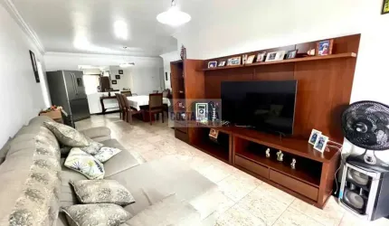 Apartamento 2 quartos, 1 suíte, 1 banheiro, 2 vagas de garagem demarcadas no bairro Canto do forte.