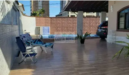 Casa térrea, mobiliada, piscina, jacuzzi, 5 vagas, edícula, churrasqueira, a 200 metros mar
