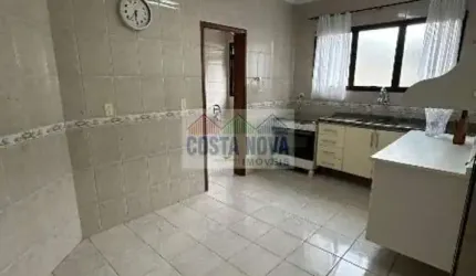 Amplo apto 2 dormitórios com varanda e vaga demarcada no Marapé ? 81m² e lazer no prédio