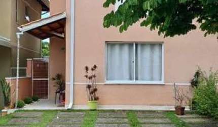 Casa em Condomínio à Venda em Cotia-SP, Bairro Jardim Petrópolis - 3 Quartos, 1 Suíte, 2 Salas, 2 Vagas de Garagem - 82m²