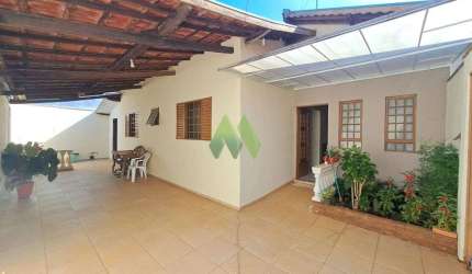 Casa 03 Dormitorios a venda – Jardim Itamarati - Botucatu/SP