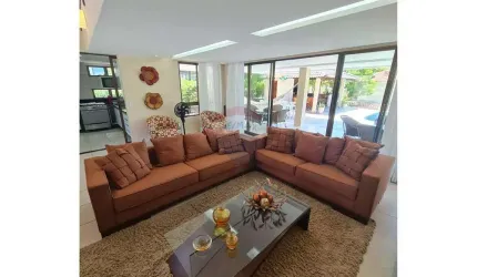 Luxo à Beira-Mar: Casa Excepcional em Muro Alto