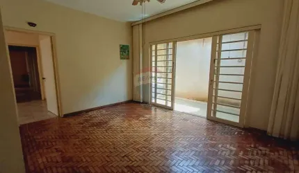Casa térrea com 3 quartos (1 suíte), edícula e Salão Comercial Independente