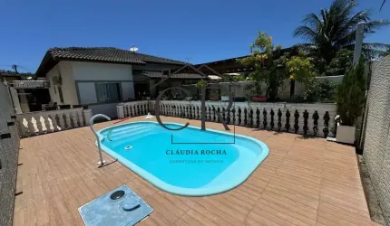 Belíssima casa térrea com piscina privativa em condomínio com portaria 24h!