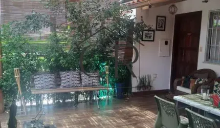 Excelente casa em Buraquinho, com 3/4 em condomínio fechado!