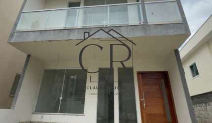 Casa novíssima em condomínio fechado!!