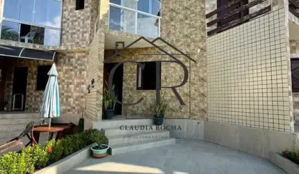 Excelente Village em condomínio fechado, próximo à praia de Ipitanga!