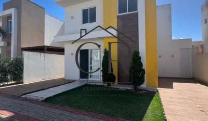 Casa solta dentro de condomínio clube em Abrantes!