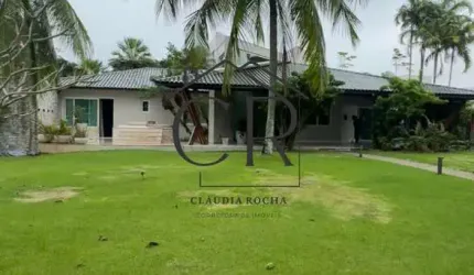 Um luxo de casa térrea com 5 suítes no condomínio Encontro das águas!