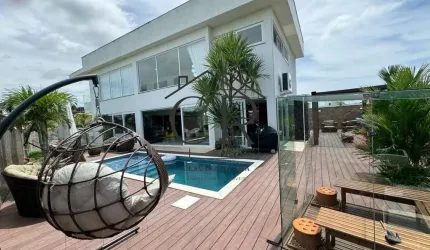 CASA DE TIRAR O FÔLEGO NO ALPHAVILLE! PERFEITA E PODE SER VENDIDA COM PORTEIRA FECHADA!
