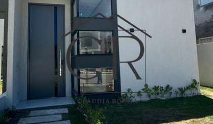 Excelente casa térrea em condomínio fechado!!