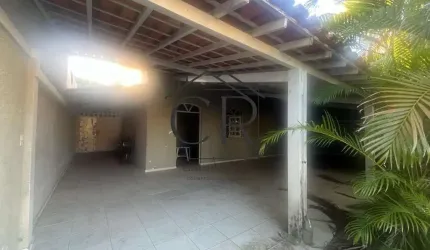 Casa térrea no coração de Vilas do Atlântico!