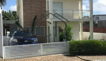 Excelente casa duplex em condomínio fechado com total infraestrutura!