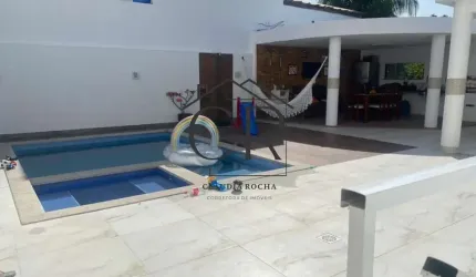 Um espetáculo de casa em condomínio com portaria 24h!