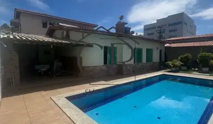Linda casa térrea em Vilas do Atlântico, alameda  fechada com segurança 24h, super bem localizada!