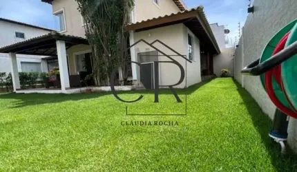 Um verdadeiro espetáculo de casa em condomínio fechado com infraestrutura de lazer!!
