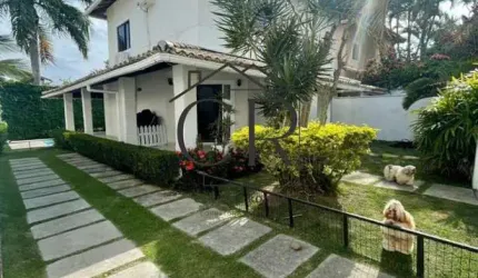 Um espetáculo de casa em condomínio com portaria 24h e super infraestrutra de lazer!