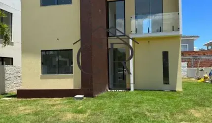 Fantástica casa recém construída em condomínio com mega estrutura!