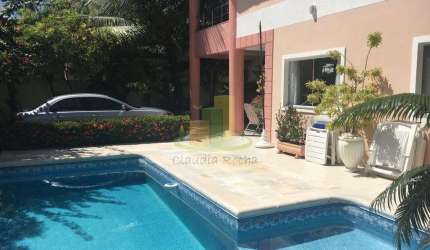 MARAVILHOSA CASA COM PISCINA PRIVATIVA E COM BASTANTE ÁREA VERDE EM CONDOMÍNIO FECHADO!!!