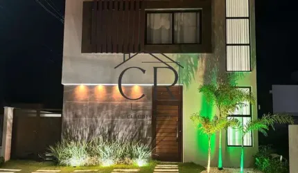 Lindíssima casa em condomínio com portaria 24h!