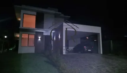 Linda casa no condomínio Alphaville!