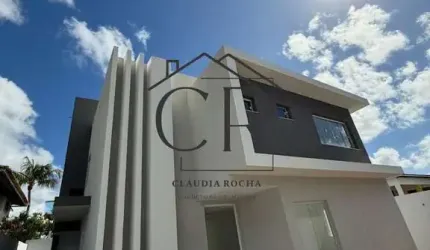 A 100m da praia em Vilas do Atlântico! Venha conferir!!!