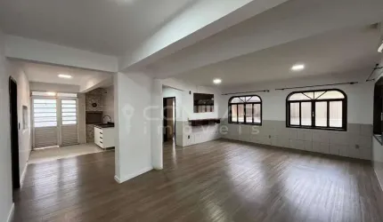 Casa piso superior com 5 quartos sendo 1 suíte no Iririu por R$5.500,00 + TAXAS