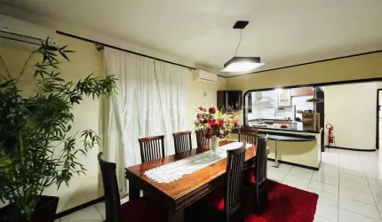 Apartamento totalmente mobiliado com 208m² e 3 suítes para locação por R$4.900,00 + TAXAS