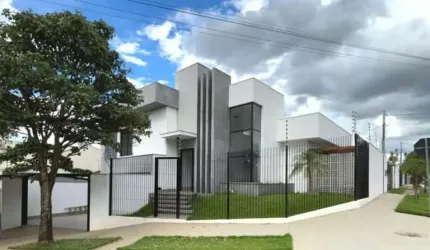 SOBRADO ALTO PADRÃO À VENDA!