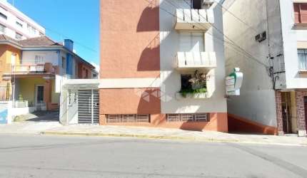 Lindo e amplo apartamento com 2 quartos, no centro próximo a UFN.