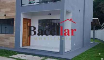 Casa em condomínio fechado com 3 quartos à venda na Rua Comandante Barcelar, Centro, Guapimirim, 110 m2 por R$ 640.000