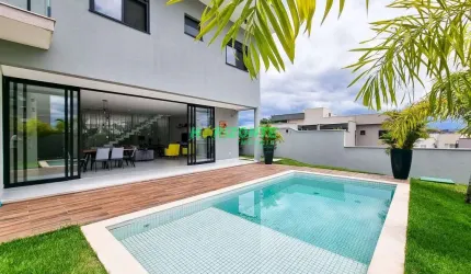 Casa à venda em Condomínio de alto padrão com 3 suítes, piscina  em São José dos Campos SP