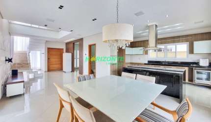 Casa para Locação 4 Quartos, 4 Suites, 2 Vagas, 250M², Urbanova, São José dos Campos - SP | Altos d
