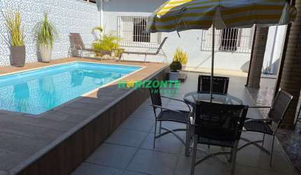 Casa com 3 dormitórios à venda, 250 m² por R$ 750.000,00 - Vila Geny - Lorena/SP