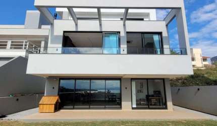 Casa Alto Padrão de 3 dorms., com 3 suítes 3 vagas à venda no João Paulo florianopolis