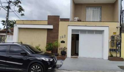 Casa para Venda em Niterói, Santa Barbara, 4 dormitórios, 1 suíte, 3 banheiros, 1 vaga